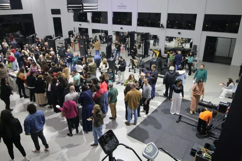 Público na noite de inauguração da Fisio First
